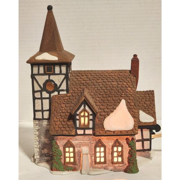 Dept 56 Old Michael's Church HERITAGE VILLAGE COLLECTION Dickens Village #5562-0 - Picture 14 of 16